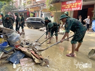 កងទ័ពលោកអ៊ំ ហូ នៅតំបន់លិចទឹកខេត្ដ Thai Nguyen