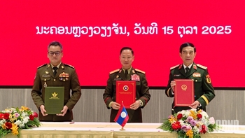 រូបថតមួយចំនួននៃសកម្មភាពរបស់លោកនាយឧត្តមសេនីយ៍ Phan Van Giang នៅប្រទេសឡាវ