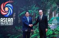 នាយករដ្ឋមន្ត្រីម៉ាឡេស៊ីទទួលស្វាគមន៍លោក Pham Minh Chinh នាយករដ្ឋមន្ត្រីវៀតណាម និងប្រធានគណៈប្រតិភូដែលចូលរួមកិច្ចប្រជុំកំពូលអាស៊ានលើកទី ៤៧