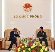 លោកនាយឧត្តមសេនីយ៍ Phan Van Giang ទទួលជួបឯកអគ្គរដ្ឋទូតសិង្ហបុរីប្រចាំប្រទេសវៀតណាម