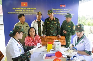 ជំរុញកិច្ចសហប្រតិបត្តិការលើវិស័យពេទ្យយោធាវៀតណាម-កម្ពុជា ឲ្យកាន់តែស៊ីជម្រៅ ជាក់ស្តែង និងប្រសិទ្ធភាពថែមទៀត