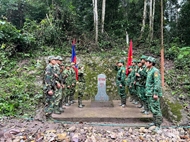 កងទ័ពការពារព្រំដែនវៀតណាម-ឡាវ ធ្វើការល្បាតការពារខ្សែបន្ទាត់ព្រំដែន និងបង្គោលព្រំដែន