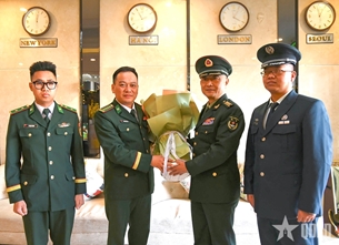 កងទ័ពការពារព្រំដែនខេត្ត Lai Chau ជួបពិភាក្សាការងារជាមួយកងកម្លាំងការពារព្រំដែន Mengzi (ចិន)