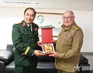 លោកឧត្តមសេនីយ៍ឯក Phung Si Tan អញ្ជើញចូលជួបសម្តែងការគួរសមជាមួយរដ្ឋមន្ត្រីក្រសួងបណ្តាកងកម្លាំងប្រដាប់អាវុធបដិវត្តន៍គុយបា