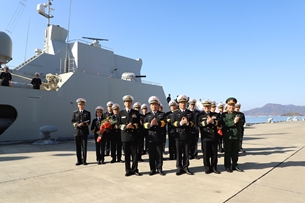 នាវាលេខ ០១៥-Tran Hung Dao ចូលចតនៅកំពង់ផែ Kure ចាប់ផ្តើមដំណើរទស្សនកិច្ចនៅប្រទេសជប៉ុន