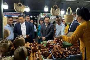 បើកពិព័រណ៍ពាណិជ្ជកម្ម OCOP តំបន់ព្រំដែនវៀតណាម-កម្ពុជា