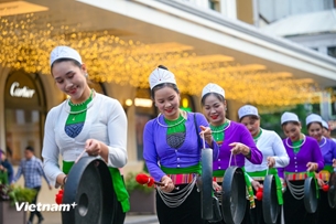 បង្ហាញ​បេតិកភណ្ឌវប្បធម៌ឃ្មោះ Muong និងតន្ត្រីខ្មែរនៅទីក្រុងហាណូយ