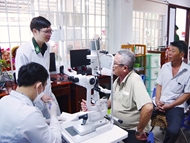 ជួយគាំទ្រ និងរួមដំណើរជាមួយប្រជាជន