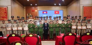 ពិធីបិទវគ្គបំប៉ន់ «បង្វឹកបង្ហាត់និងប្រើប្រាស់ឆ្កែជំនាញ» សម្រាប់មន្ត្រីនៃក្រសួងមហាផ្ទៃកម្ពុជា