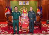 លោកឧត្តមសេនីយ៍ទោ Tran Vinh Ngoc ប្រធាននយោបាយយោធភូមិភាគទី៧ ជូនពរឆ្នាំថ្មីបញ្ជាការដ្ឋានកងទ័ពជើងគោក និងកងពលតូចលេខ៧០ នៃកងយោធពលខេមរភូមិន្ទ