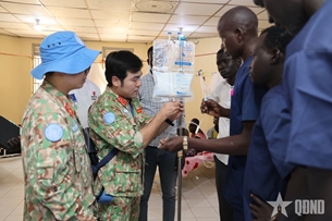 យុវជននៅកងពេទ្យកម្រិត២ លេខ៧ របស់វៀតណាម ប្រកាន់ខ្ជាប់នូវស្មារតី "ទីណាត្រូវការយុវជន ទីនោះមានយុវជន"