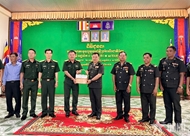 បញ្ជាការដ្ឋានយោធាខេត្ត Dak Lak អញ្ជើញទៅសួរសុខទុក្ខ និងជូនពរឆ្នាំថ្មីដល់តំបន់ប្រតិបត្ដិការសឹករងមណ្ឌលគីរី