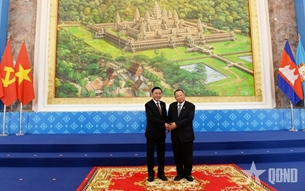 លោក Tran Cam Tu លេខាប្រចាំការ នៃគណៈលេខាមជ្ឈិមបក្ស បានជួបពិភាក្សាជាមួយ សម្តេចវិបុលសេនាភ្តី សាយ ឈុំ អនុប្រធានគណបក្ស ប្រធានគណៈប្រចាំការនៃគណៈអចិន្រ្តៃយ៍គណៈកម្មាធិការកណ្ដាលគណបក្សប្រជាជនកម្ពុជា