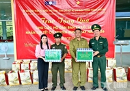 ប្រគល់អំណោយដល់ប្រជាជនចំនួន ៣០០ នាក់នៅតំបន់ព្រំដែននៃប្រទេសឡាវ