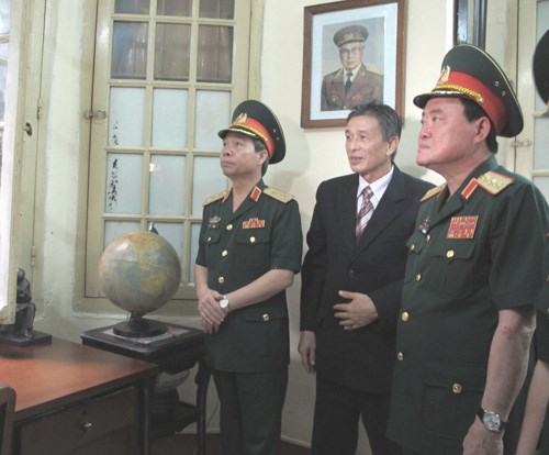 MoD’ and GDP’s leaders paid tribute to Senior Lieutenant General Song Hao