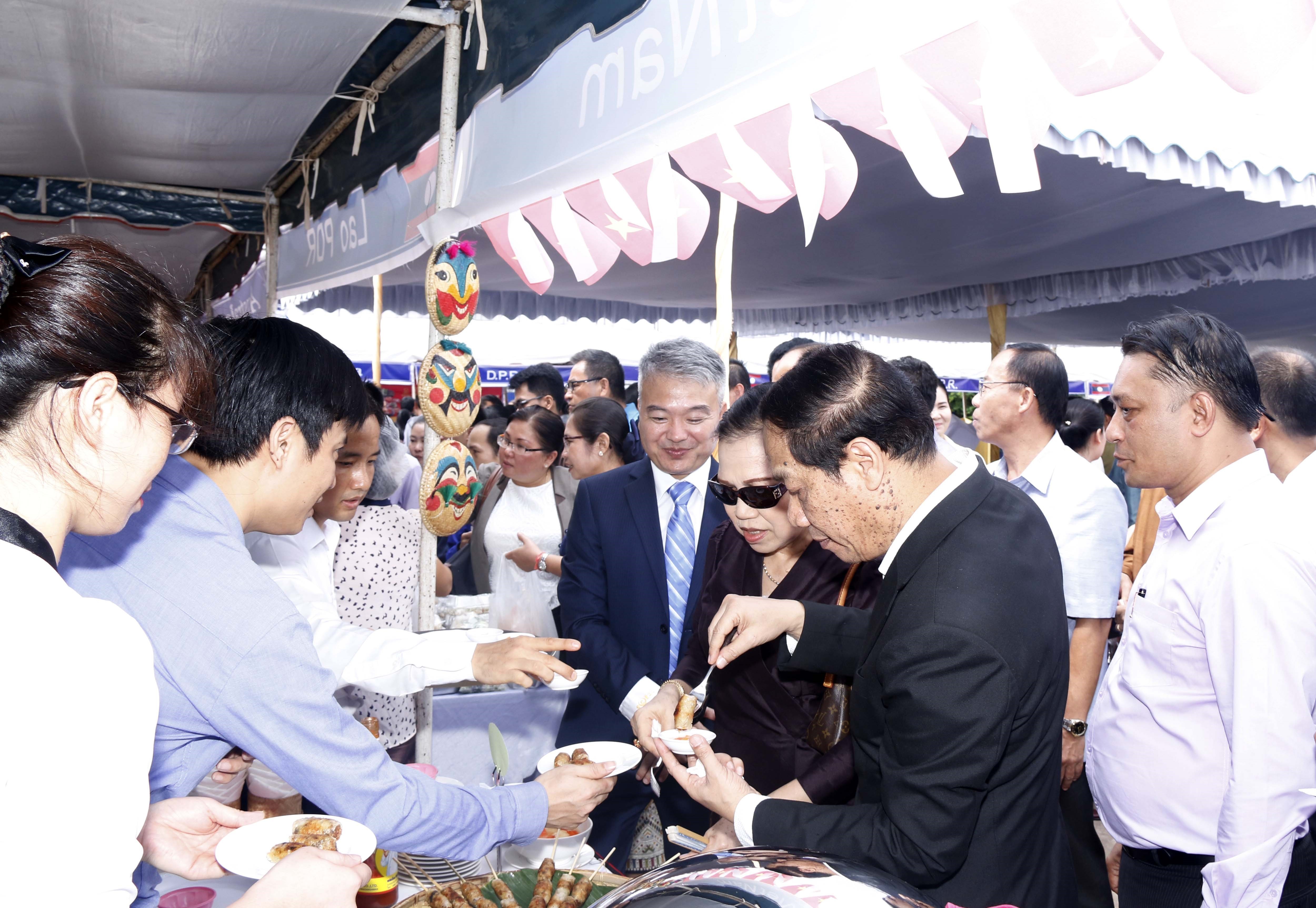 Typical dishes of ASEAN nations introduced at Vientiane fair