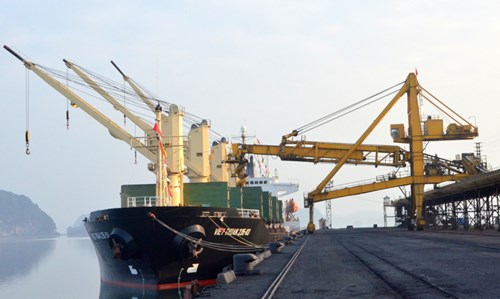 Eigen Likken Kalmte Cam Pha port handles first tons of coal on New Year day