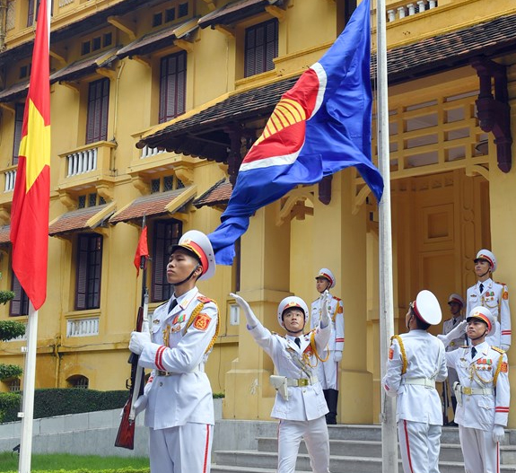 Flag-raising ceremony marking ASEAN establishment held in Hanoi