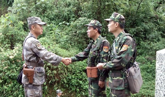 Vietnamese, Chinese Border Guard Units Organize Joint Patrol