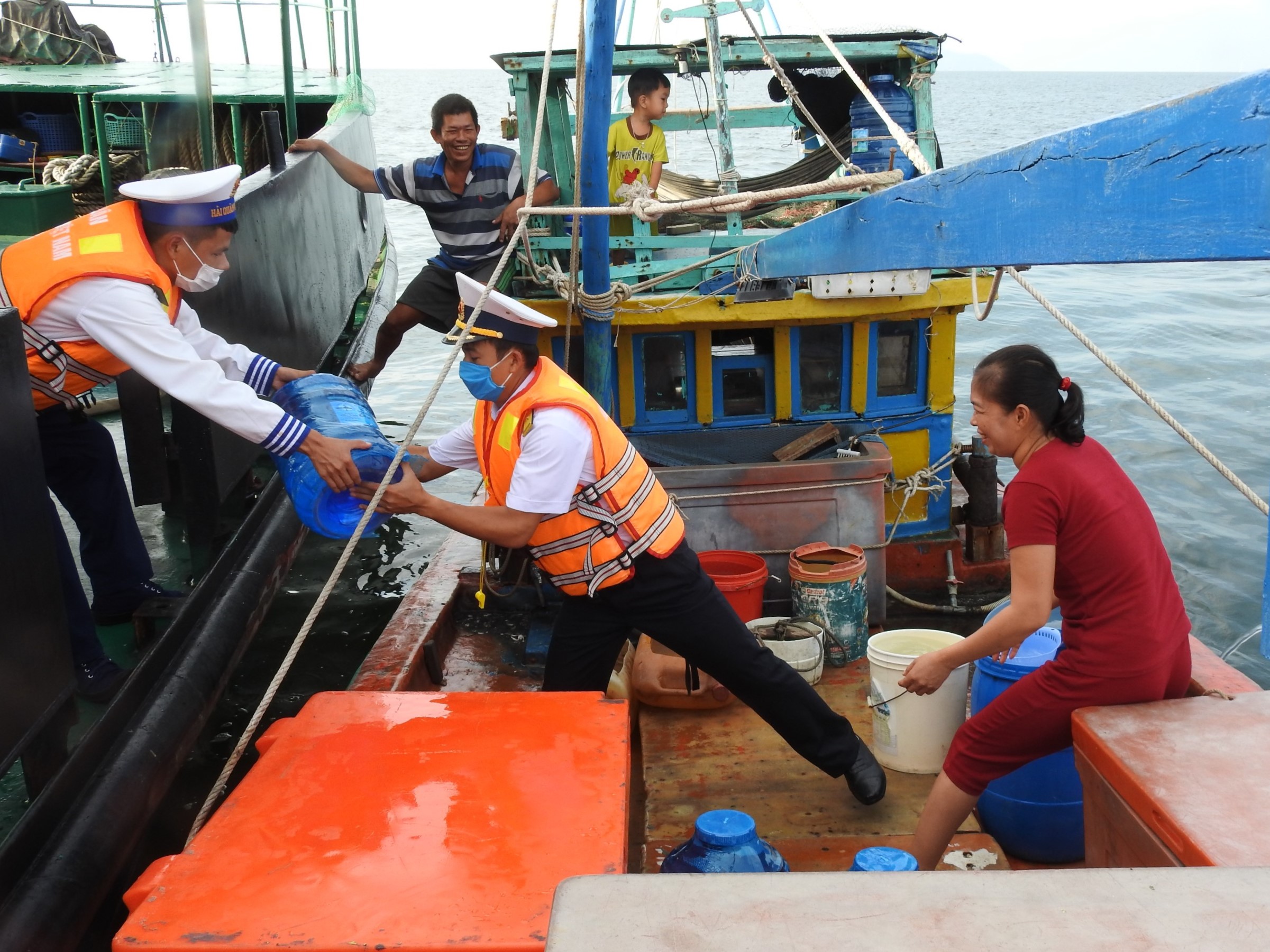 Naval ship freights clean water to drought-hit people