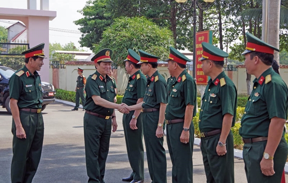 Defense Minister visits Binh Phuoc province, Army Corps 16