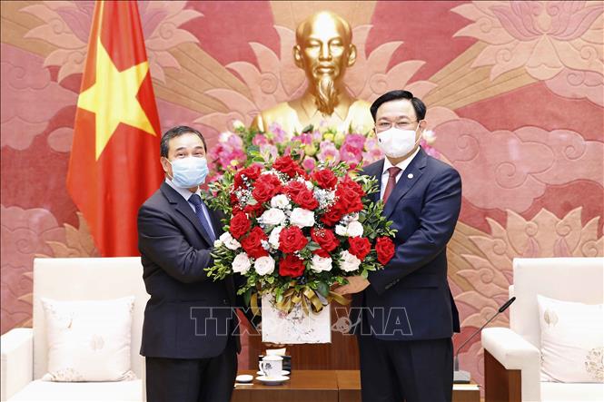 National Assembly Chairman receives Lao Ambassador