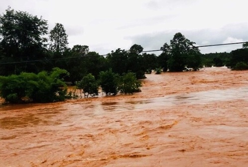 Troops help border people overcome flood consequences
