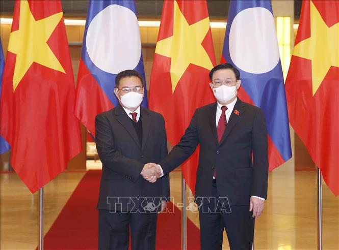 Top Vietnamese, Lao legislators hold talks