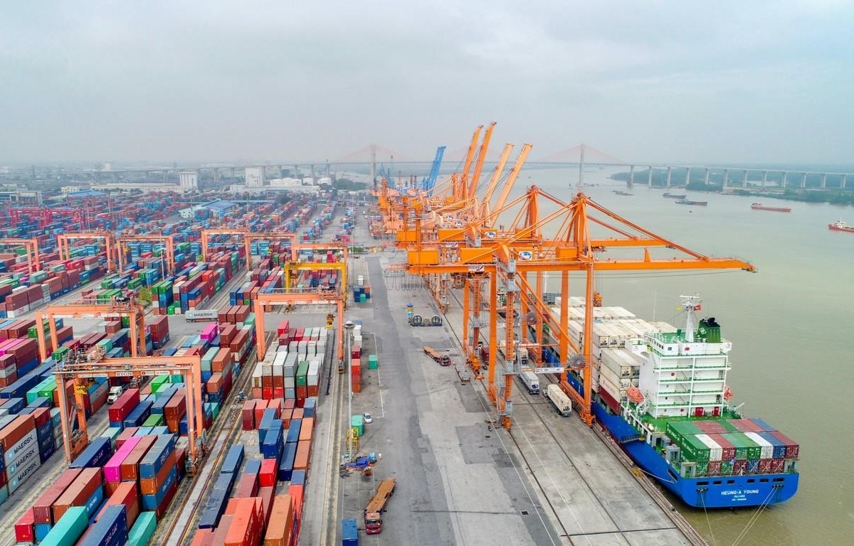 Seaport Examples Long-term plan encourages foreign investment in seaport development