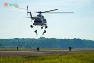 Airborne landing training held for special forces