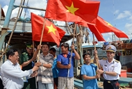Naval troops assist fishermen to fish at sea