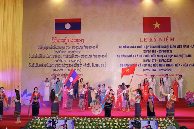 Vietnamese, Lao localities foster friendship