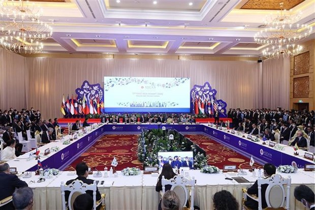 PM attends 17th East Asia Summit in Cambodia