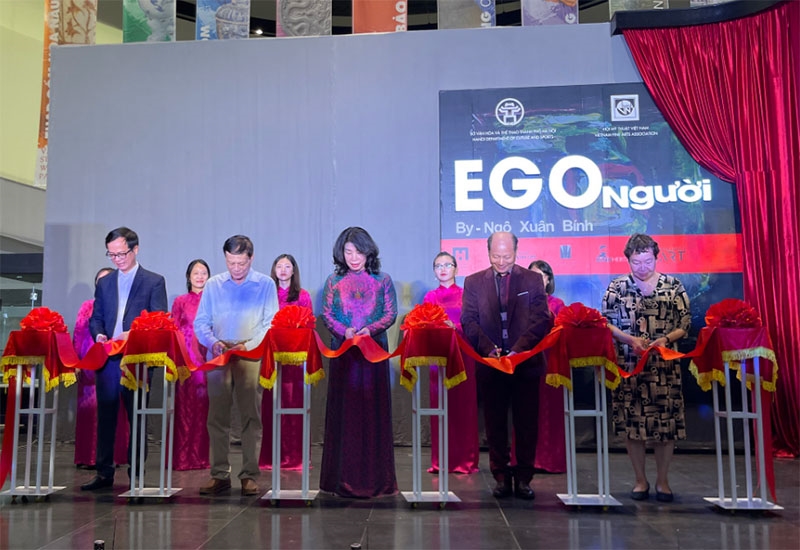 Lacquer and oil painting exhibition held in Hanoi