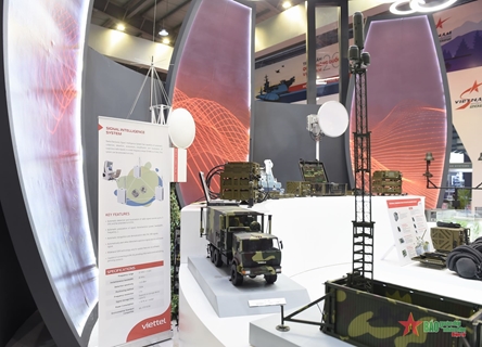 Viettel showcases modern military products at Vietnam International Defense Expo 2022 