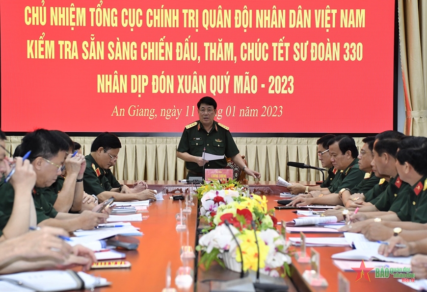 General Luong Cuong checks Division 330’s combat readiness