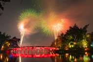 Colorful fireworks display in Hanoi to welcome lunar New Year 2023