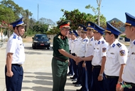 Defense leader inspects units in Con Dao district island