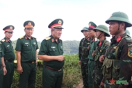 Deputy defense minister checks units stationed on Tho Chu Island