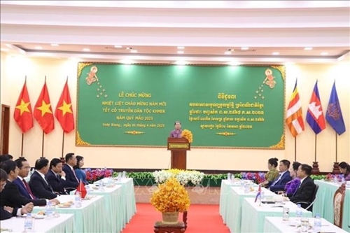 Long An, Tay Ninh leaders visit Cambodian province for Chol Chnam Thmay  festival