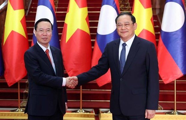 President Vo Van Thuong meets with Lao Prime Minister in Vientiane