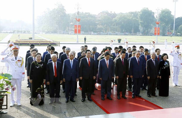 Party, State leaders pay tribute to President Ho Chi Minh on birth ...