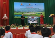 Practical gifts for victims of post-war bombs and mines and poor students