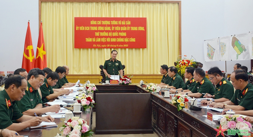 Deputy defense minister works with Commando Corps