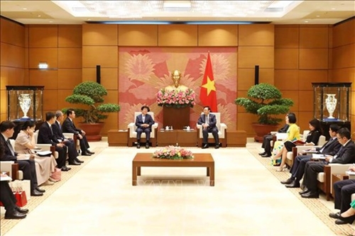 Top legislator receives former Speaker of RoK National Assembly