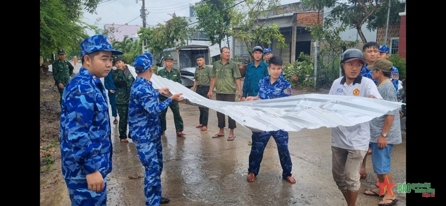 Troops help locals surmount disaster consequences