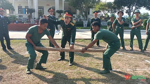 Regiment 885 conducts activities to celebrate National Day