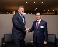 FM meets senior officials of Laos, Salomon Islands, Uganda, E.U.