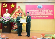General Ngo Xuan Lich receives 50-year Party membership badge
