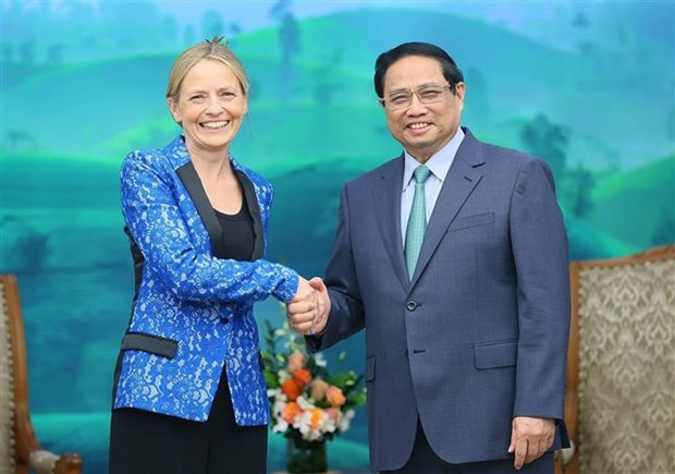 Prime Minister urges Amazon to expand operations in Vietnam